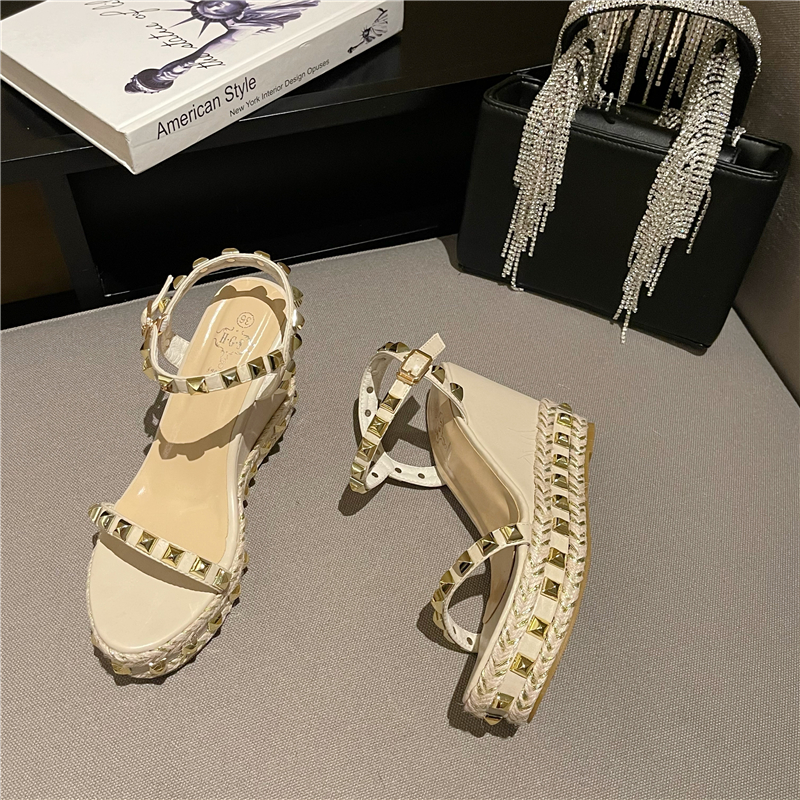 2026 Summer New Rivet Wedge Thick Sole Sandals Platform Chunky Heel Women's Shoes