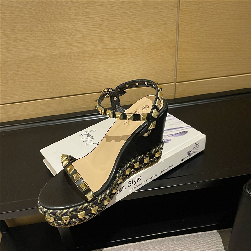 2026 Summer New Rivet Wedge Thick Sole Sandals Platform Chunky Heel Women's Shoes - Image 4