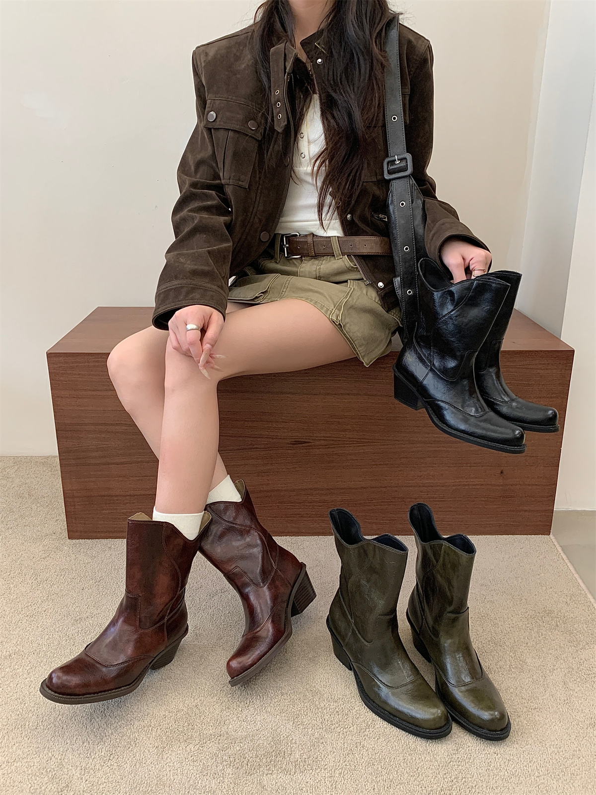 V-Neck Cowboy Ankle Boots Women 2026 Autumn Winter New Style Meidong Chuanxi Low Heel Desert Motorcycle Short Boots
