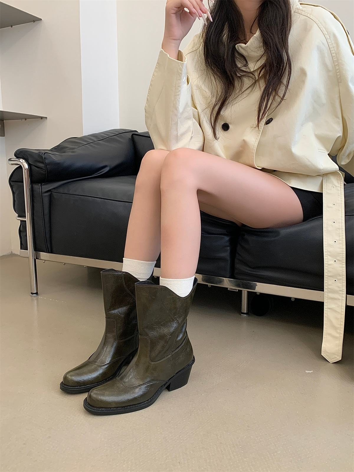V-Neck Cowboy Ankle Boots Women 2026 Autumn Winter New Style Meidong Chuanxi Low Heel Desert Motorcycle Short Boots - Image 3