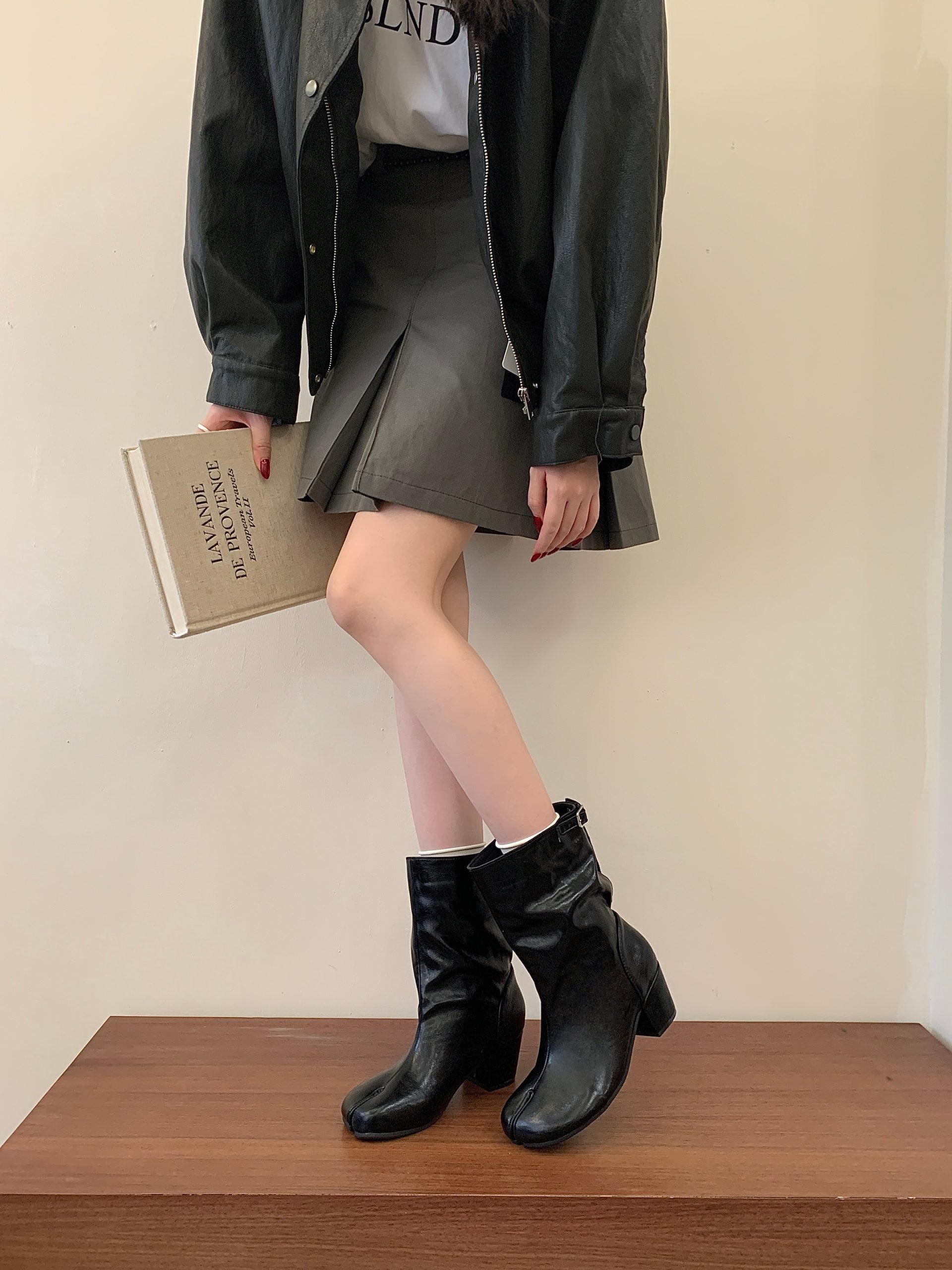 Women's Chunky Heel Split Toe Short Boots 2026 Autumn Winter New Arrival Chelsea Martin Boots - Image 3